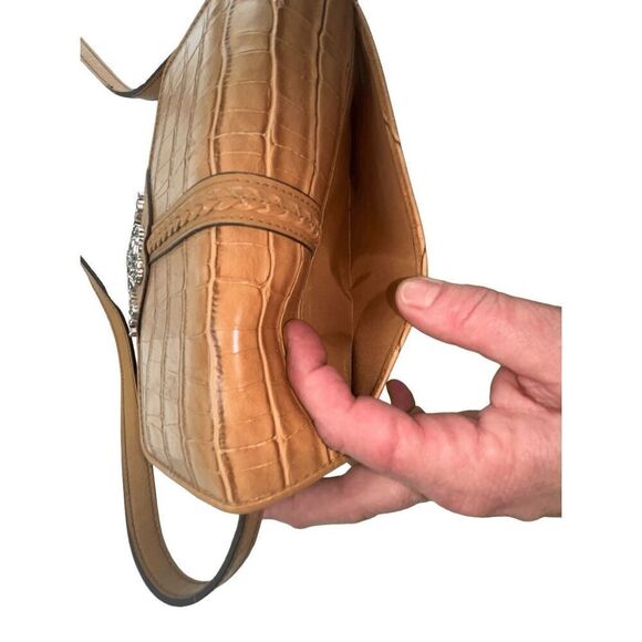 Bueno Tan Crossbody Wallet Purse Shoulder Bag Butterfly Embossed Gator Croc 2in1 - Picture 9 of 11